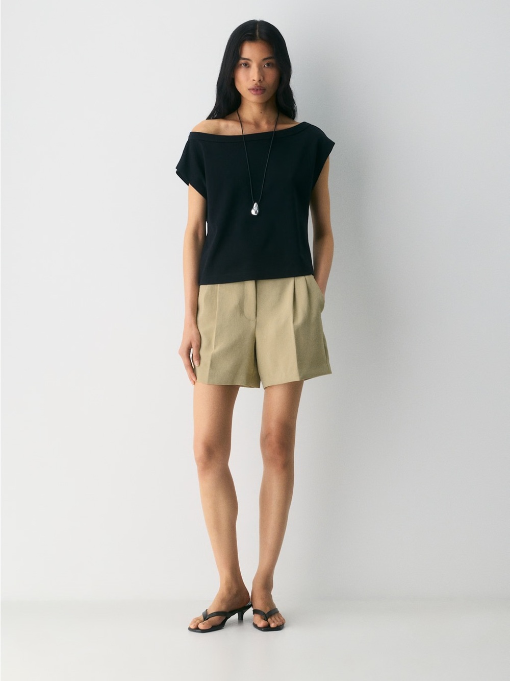 Aritzia The Effortless Short™ Mid-Thigh - Crepette™